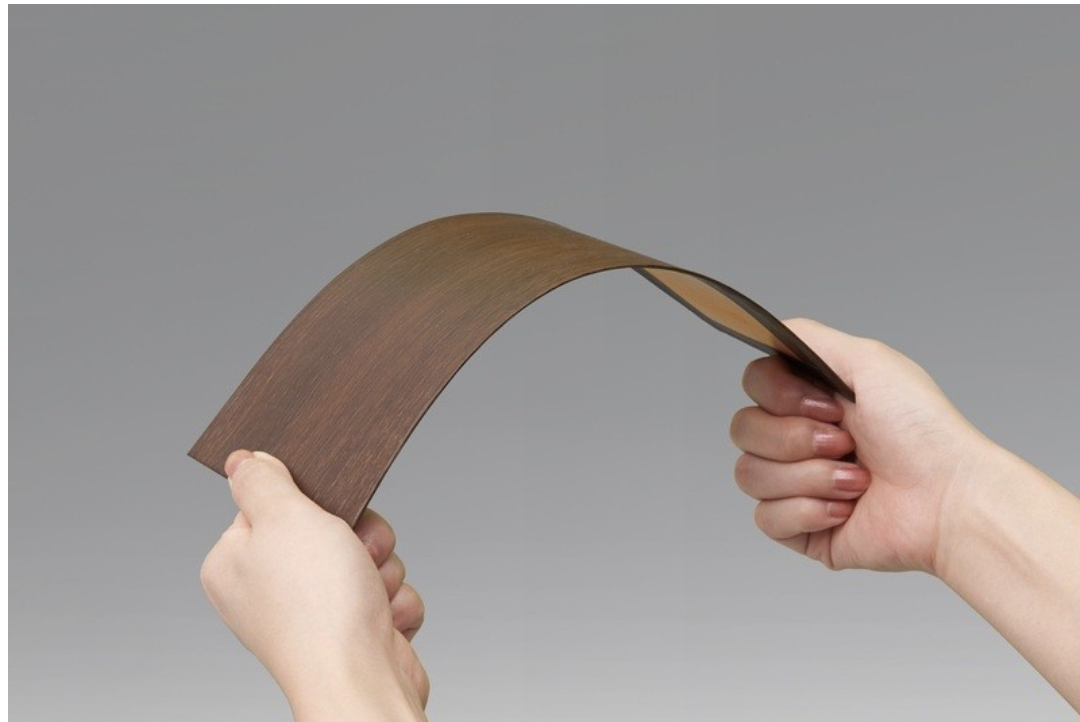 Developed a film-type antenna with high design and weather resistance compatible with DNP and 5G Sub6 frequency bands